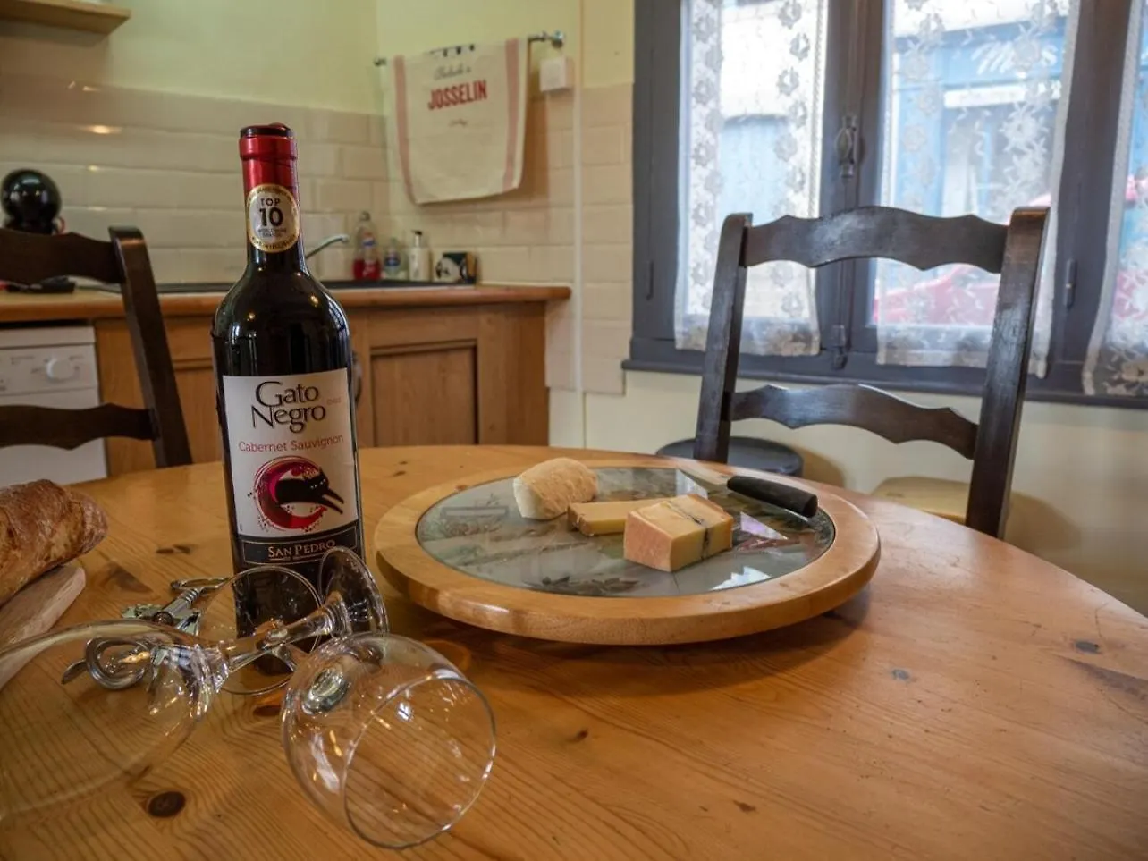 度假居 Chez Dizjon, A Stunning Canalside Property 若瑟兰