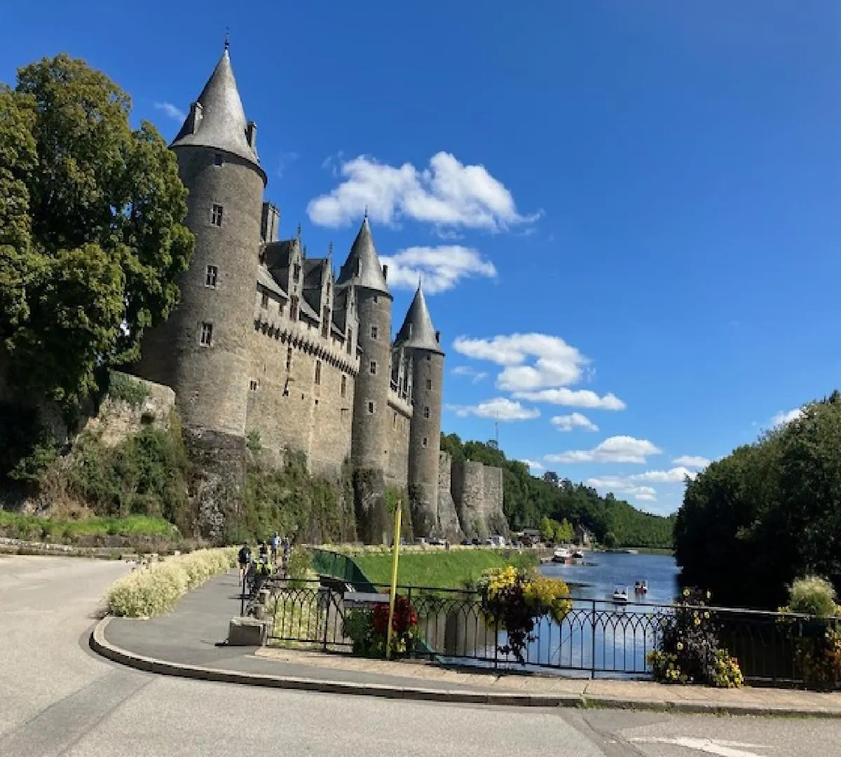Chez Dizjon, A Stunning Canalside Property 若瑟兰 度假居